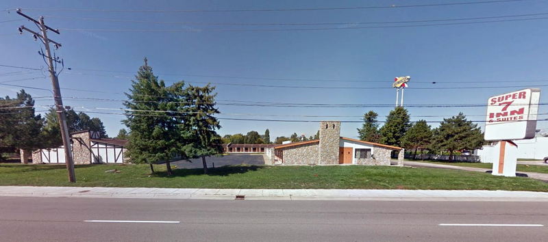 Super 7 Inn & Suites Saginaw (Saginaw Inn, Knights Inn) - 2015 Street View (newer photo)